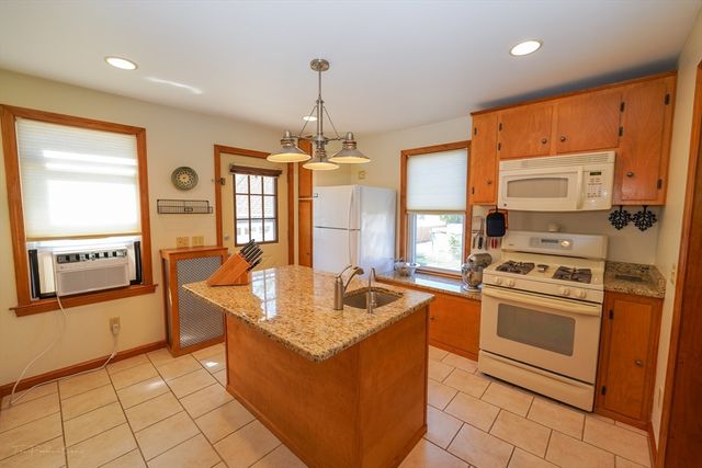 31 Fenmoor St, East Providence, RI 02914