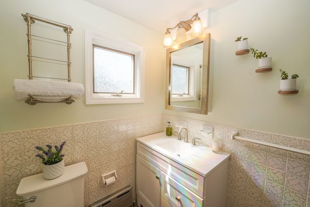 31 Fenmoor St, East Providence, RI 02914