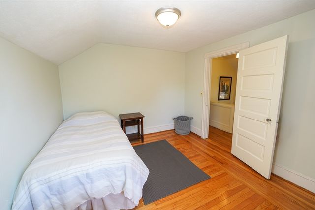 31 Fenmoor St, East Providence, RI 02914