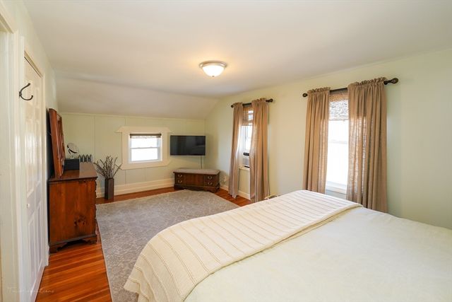 31 Fenmoor St, East Providence, RI 02914