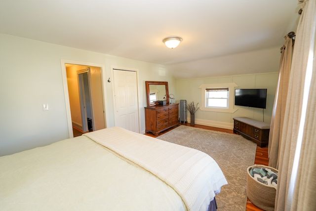 31 Fenmoor St, East Providence, RI 02914