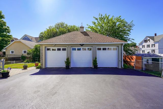 31 Fenmoor St, East Providence, RI 02914