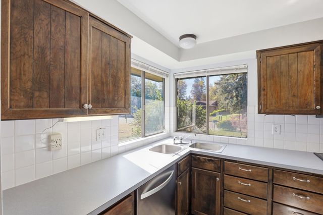 10705 E 23rd Ave, Spokane Valley, WA 99206