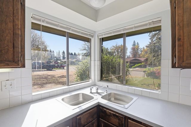 10705 E 23rd Ave, Spokane Valley, WA 99206