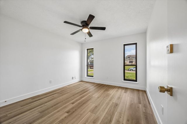 607 Tanglewood Drive, Friendswood, TX 77546