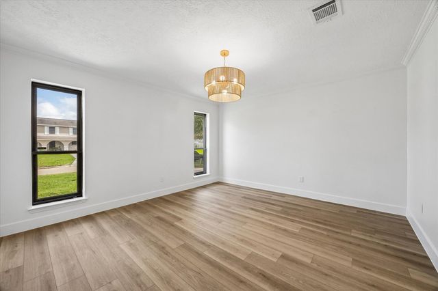 607 Tanglewood Drive, Friendswood, TX 77546