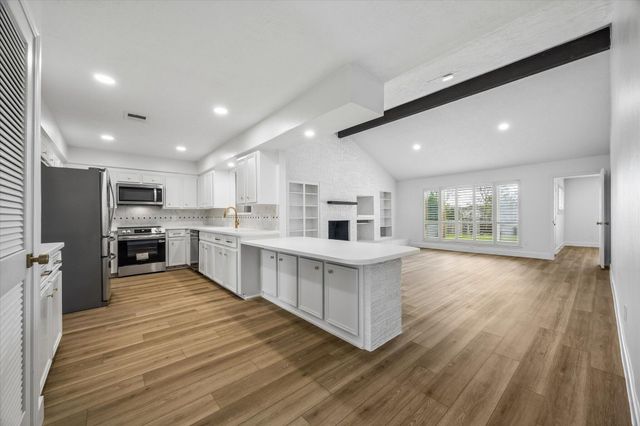 607 Tanglewood Drive, Friendswood, TX 77546