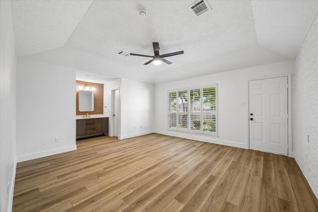 607 Tanglewood Drive, Friendswood, TX 77546