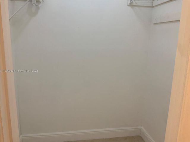 8889 Fontainebleau Blvd 403, Miami, FL 33172