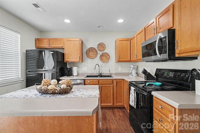 605 Gelderland Drive, Matthews, NC 28104