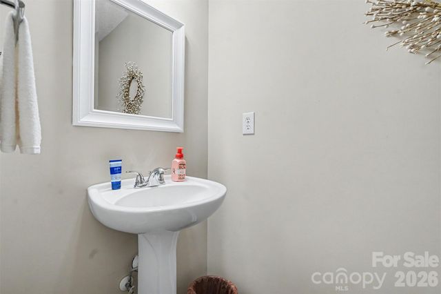 605 Gelderland Drive, Matthews, NC 28104