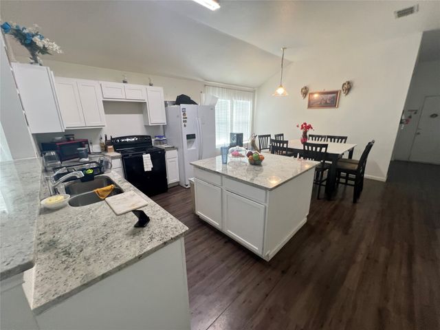 1923 Pin Oak Lane, Dallas, TX 75253