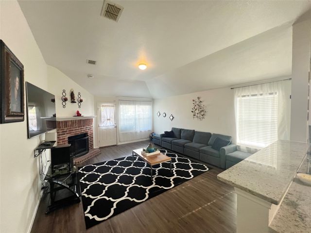 1923 Pin Oak Lane, Dallas, TX 75253