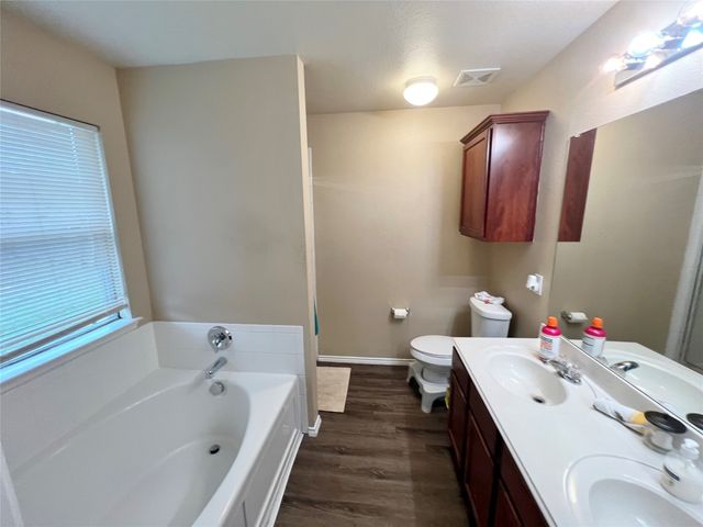 1923 Pin Oak Lane, Dallas, TX 75253