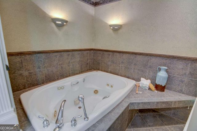 1657 Hewatt Road SW, Lilburn, GA 30047