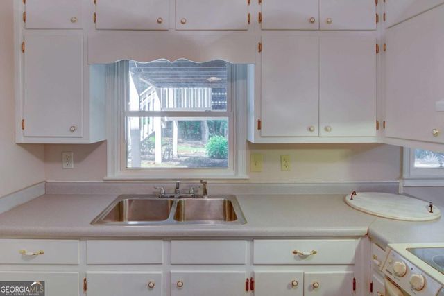1657 Hewatt Road SW, Lilburn, GA 30047