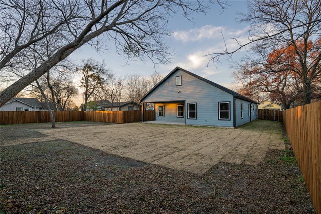 411 W Elm Street, Whitewright, TX 75491