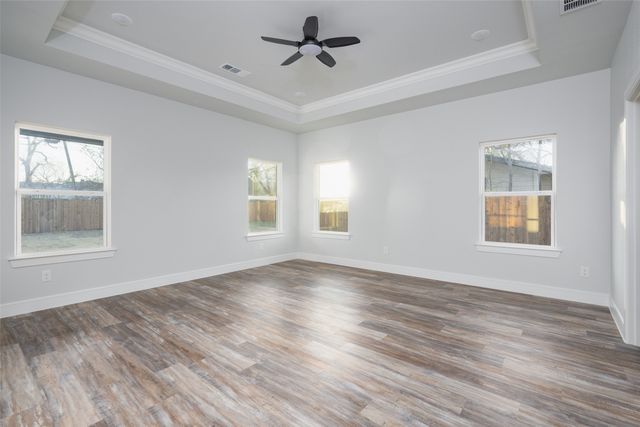 411 W Elm Street, Whitewright, TX 75491