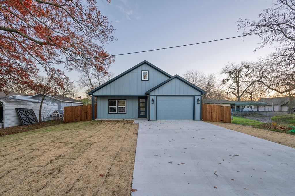 411 W Elm Street, Whitewright, TX 75491