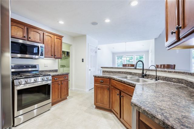 230 Woodsview Drive, Webster, NY 14580