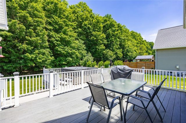 230 Woodsview Drive, Webster, NY 14580