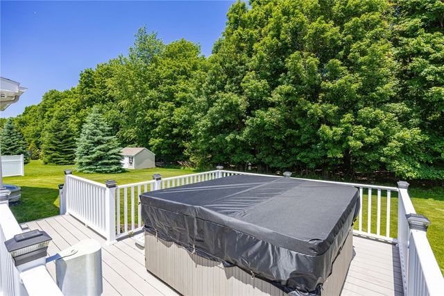 230 Woodsview Drive, Webster, NY 14580