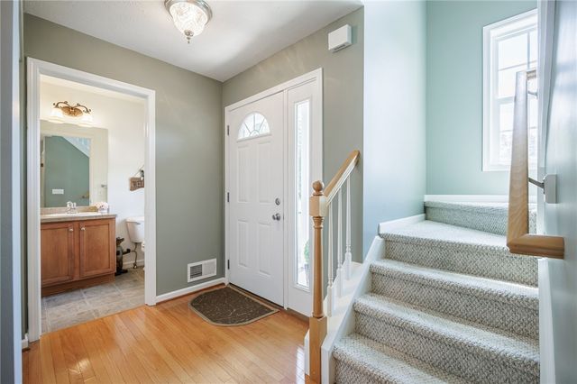 230 Woodsview Drive, Webster, NY 14580