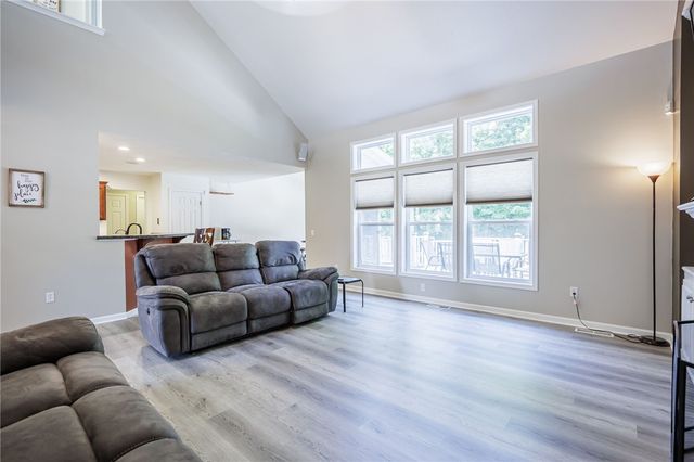 230 Woodsview Drive, Webster, NY 14580