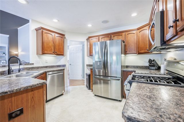 230 Woodsview Drive, Webster, NY 14580