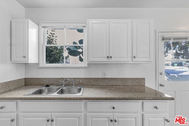 1623 S Bundy Drive, Los Angeles, CA 90025