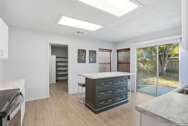 8123 Chestnut Manor Dr., Converse, TX 78109