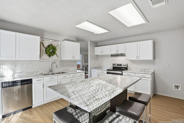 8123 Chestnut Manor Dr., Converse, TX 78109