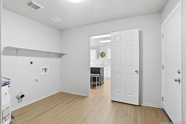 8123 Chestnut Manor Dr., Converse, TX 78109