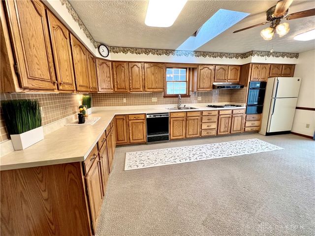 20 W Walnut Street, Phillipsburg, OH 45354