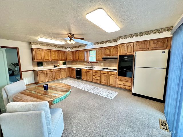 20 W Walnut Street, Phillipsburg, OH 45354