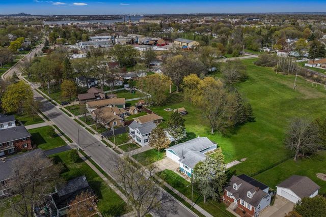 1041 S 6TH STREET, De Pere, WI 54115