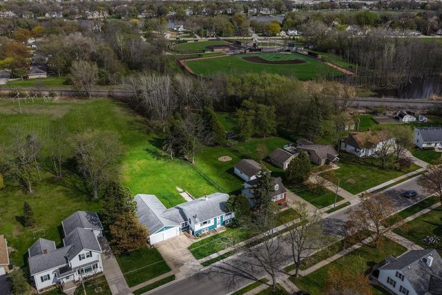 1041 S 6TH STREET, De Pere, WI 54115