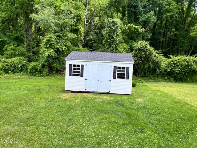 839 Deerfield Lane, Hampton, TN 37658