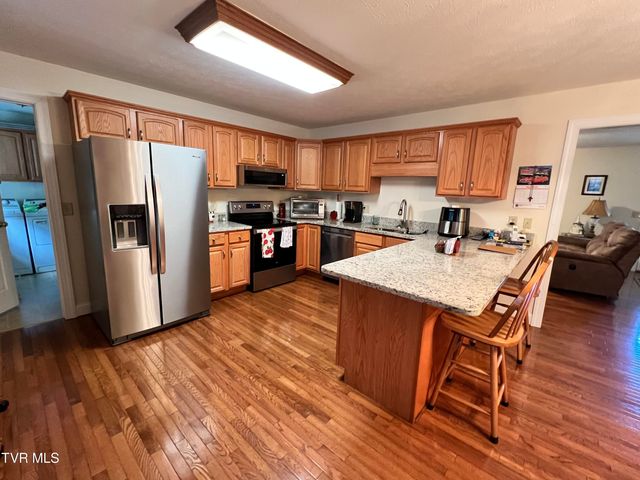 839 Deerfield Lane, Hampton, TN 37658