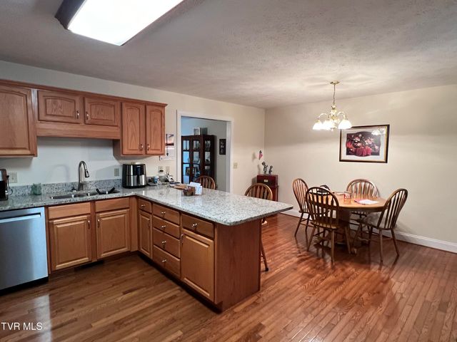 839 Deerfield Lane, Hampton, TN 37658