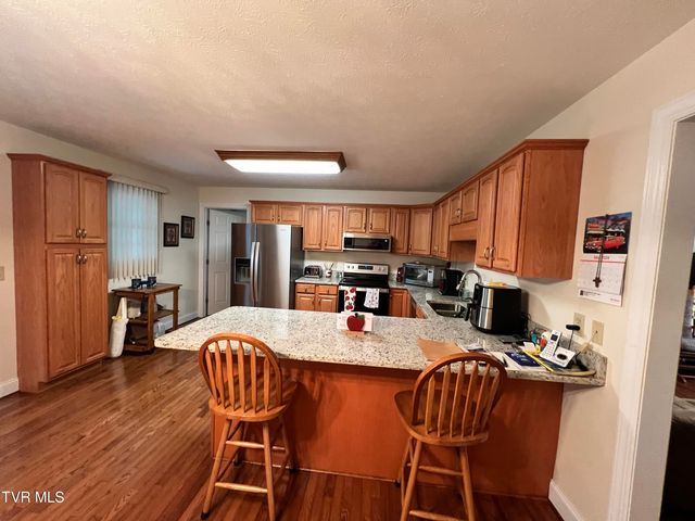 839 Deerfield Lane, Hampton, TN 37658