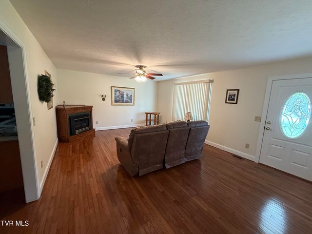 839 Deerfield Lane, Hampton, TN 37658