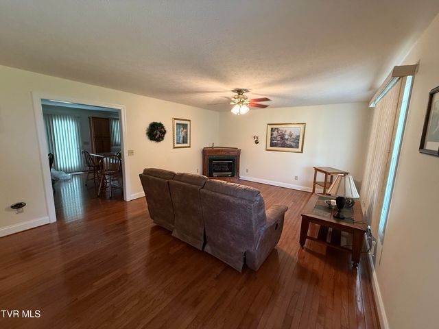 839 Deerfield Lane, Hampton, TN 37658