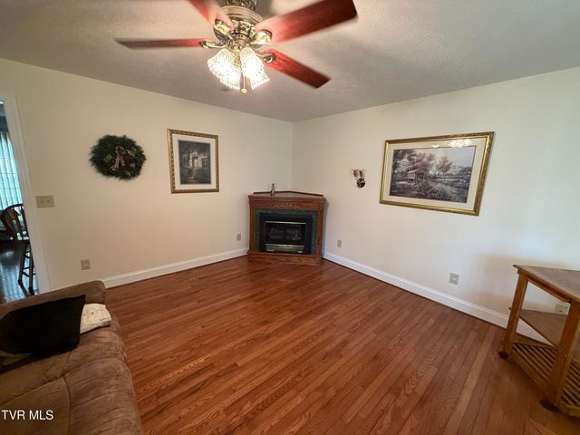 839 Deerfield Lane, Hampton, TN 37658