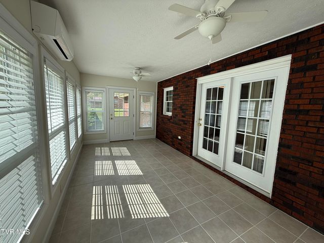 839 Deerfield Lane, Hampton, TN 37658