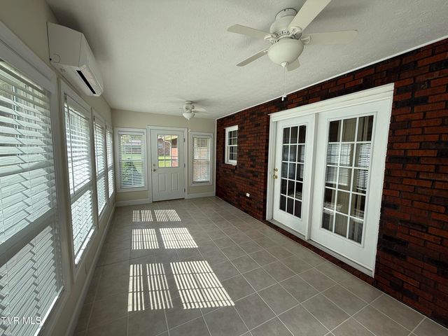 839 Deerfield Lane, Hampton, TN 37658