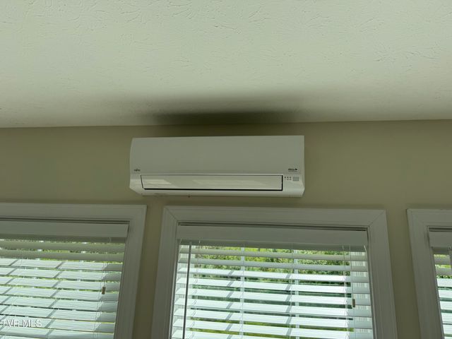 839 Deerfield Lane, Hampton, TN 37658