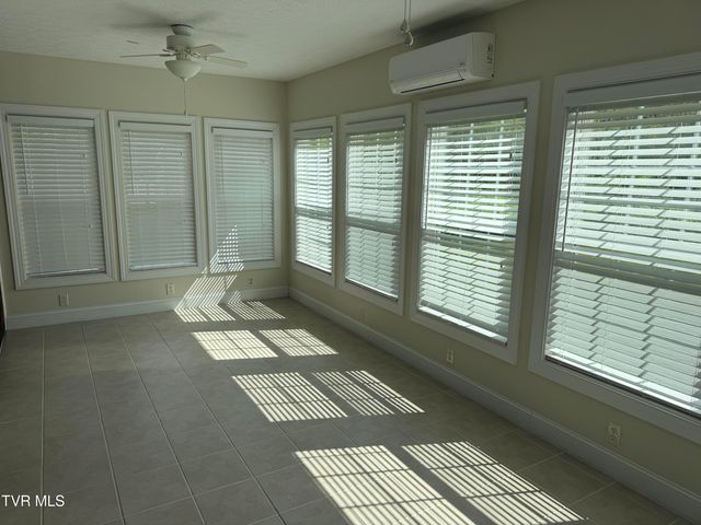 839 Deerfield Lane, Hampton, TN 37658