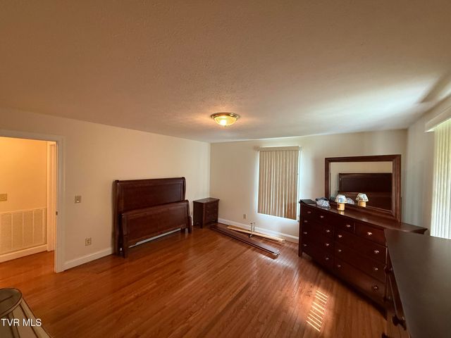 839 Deerfield Lane, Hampton, TN 37658