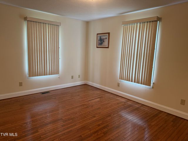 839 Deerfield Lane, Hampton, TN 37658